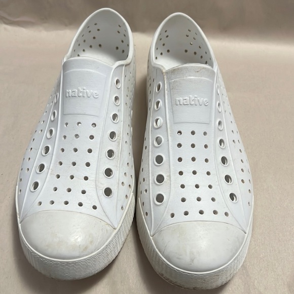 NATIVE JEFFERSON WHITE SHOES SIZE W9 M7